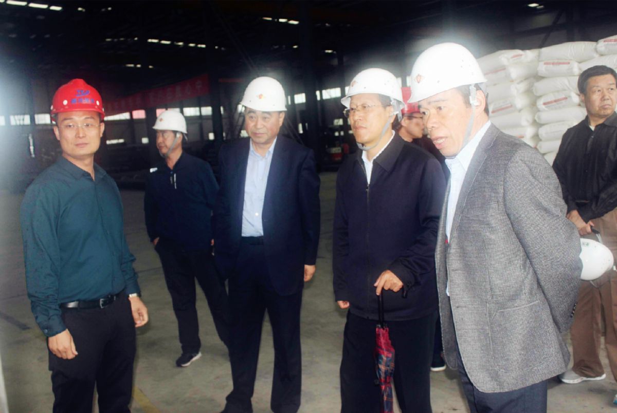 定西市政協(xié)主席陳尊鋒、市委常委、常務(wù)副市長陳曾勇 一行領(lǐng)導(dǎo)蒞臨我公司開展企業(yè)考察