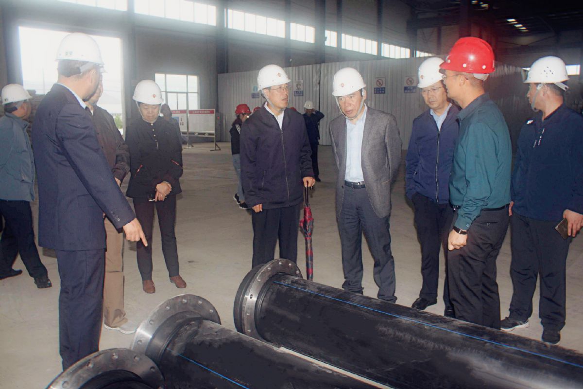 定西市政協(xié)主席陳尊鋒、市委常委、常務(wù)副市長陳曾勇 一行領(lǐng)導(dǎo)蒞臨我公司開展企業(yè)考察