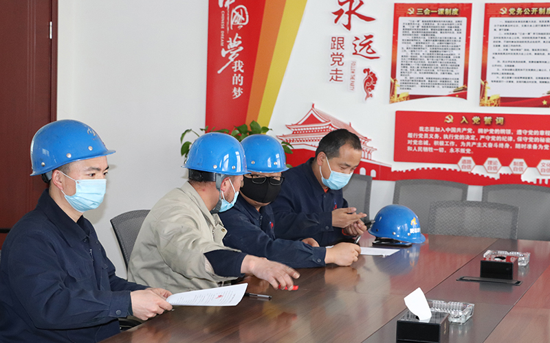 4月17日，公司組織生產(chǎn)車間簽訂了第五批“傳幫帶”師徒對子目標考核責任書